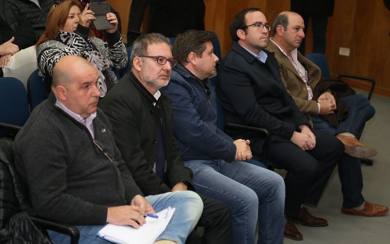 En primera fila. Gustavo Monti, al lado de Gustavo Mastelono, el director de Krah Latinoamérica, en la apertura de sobres de la licitación del acueducto Gran Tulum. 