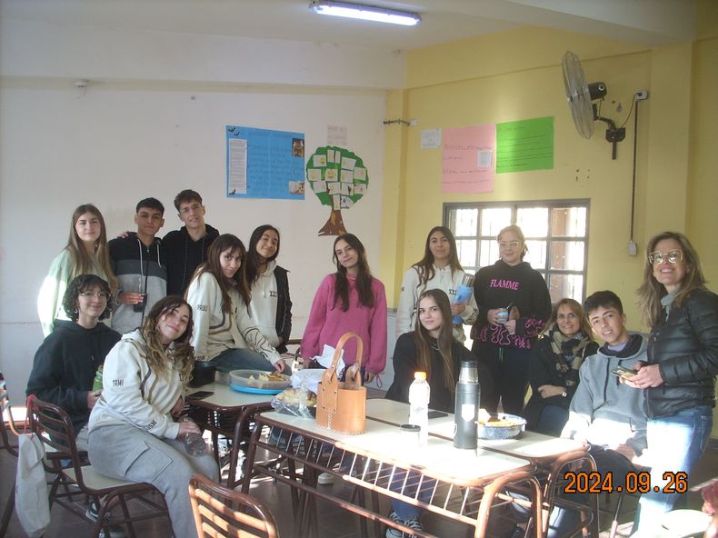 Estudiantes de la Escuela de Comercio Libertador General San Martín visitaron la Escuela Nuevo Cuyo y la jornada fue inolvidable.jpg..jpg