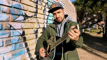 El cantante sanjuanino que rompe barreras y lucha para que la música no desaparezca