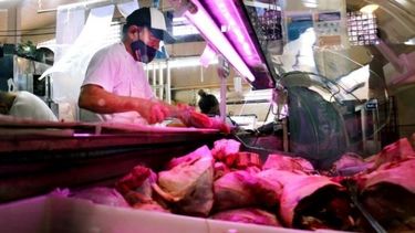 Con carne subsidiada en los grandes supermercados, ¿cómo afectará a los carniceros chicos? Con carne subsidiada en los grandes supermercados, ¿cómo afectará a los carniceros chicos?