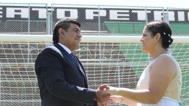 Lo que el Verdinegro unió que no lo separe el hombre: la historia detrás de los novios en la cancha de San Martín