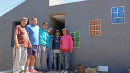 Renacer en el infierno que se llevó casi toda su familia en Rivadavia