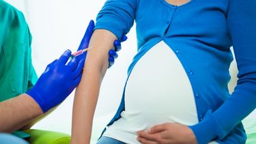 Atención embarazadas y mujeres lactantes, ya se pueden inscribir para vacunarse contra el COVID