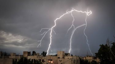 Quedate en casa, pero preparate: anuncian tormentas para la noche del domingo
