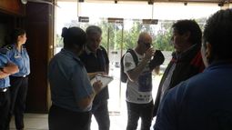 Para los peones de taxis, estacioneros aprovechan y aumentan de más el GNC