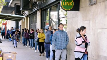 La Municipalidad de la Capital arma un plan para ordenar las filas de gente: mirá cómo es