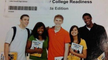 La web explotó con la foto de este libro de álgebra