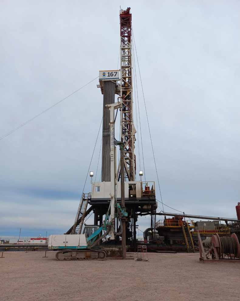 Equipo de perforación de la empresa Goland. Equipo de perforación de la empresa Goland.