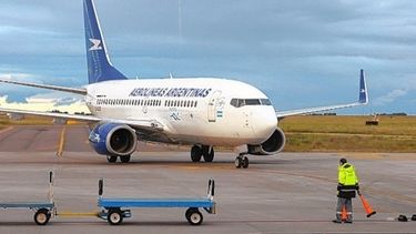 Regreso de los vuelos: en San Juan, expectantes y con el ojo en los controles