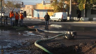 OSSE arregló el caño que anegó algunas cuadras de Rawson
