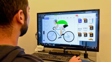 Realizan ilustraciones de reconocidos ciclistas para el Espectáculo Final