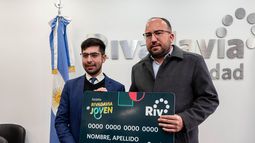 Rivadavia entregó tarjeta de beneficios para jóvenes del departamento