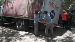 Se hundieron las cloacas y un camión quedó atascado