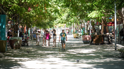Poco movimiento en el centro sanjuanino y solo para comprar una pilchita