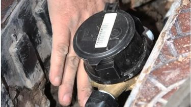 Contra el derroche de agua, OSSE compra 3.000 medidores