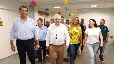 El presidente de Boca y otros dirigentes regalaron juguetes en el hospital Rawson