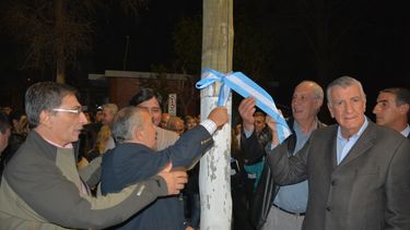 Junto a Gioja inauguraron obras de pavimentación, luz y agua potable