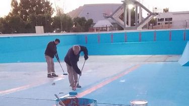 Algunos clubes, el Banco Hispano, ya preparan sus piletas para el inicio de la colonia de vacaciones.