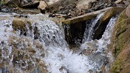 30 sanjuaninos conocieron la cascada Santa Clara en Pedernal ¿vos la conocés?