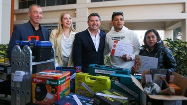 Orrego encabezó la entrega de certificados y herramientas del programa Aprender, Trabajar y Producir