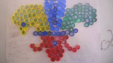 Chicos scouts recolectan tapitas para Casa Sahni