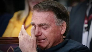 Tras ser condenado a 27 años de cárcel por golpista, Bolsonaro se descompensó y tuvo que ser internado