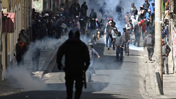 Vuelve la violencia a La Paz con choques entre manifestantes y policías