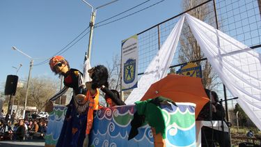 Amores de Quequén: una obra de títeres para celebrar el día del niño