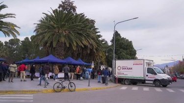 Precios accesibles y productos de calidad: el camión de frutas y verduras llega a 25 de Mayo
