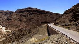 La 150 en uso: mucho turismo interpueblos y fotos con el dino