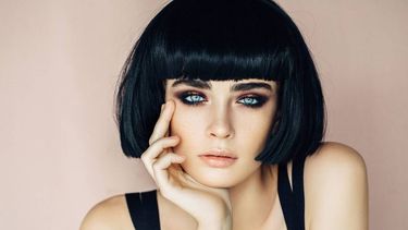 Te damos tips: cómo llevar el cabello negro, tendencia este año