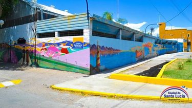 Santa Lucía se luce con murales culturales en la vía pública