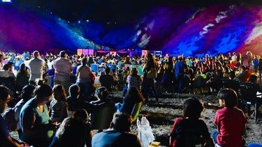 Un cerro mágico cautivó en la segunda noche de la Fiesta de la Uva y el Vino