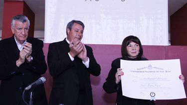 Ovacionada, Susana Trimarco recibió el honoris causa en la UNSJ