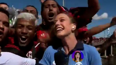 Hinchas de Flamengo agredieron a una periodista en la previa de la final de la Copa Libertadores