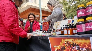 El Cruce de las Peatonales se llenó de sabor a miel con una feria muy especial