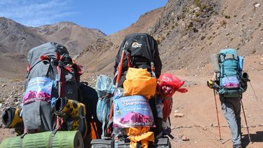 Sanjuaninos escalaron el Mercedario para dejar un potente mensaje