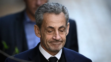 Nicolas Sarkozy, preso, tiene miedo de que lo envenenen y come sólo una cosa