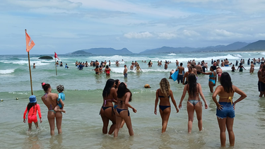Las playas del sur de Brasil enfrentan un aumento significativo de casos de diarrea, en plena temporada de verano. La mayor concentración se reportó en Santa Catarina, cuya capital es Florianópolis.