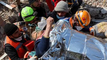 El rescate de Saadet Sendag tras 177 horas (Reuters)