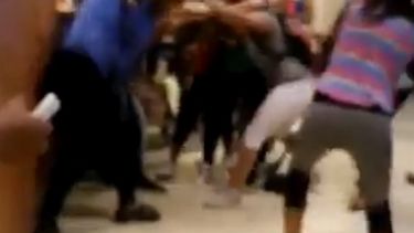 Video: por un lugar en la fila se agarraron de los pelos en el Centro Cívico