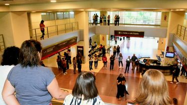 Un show de tango le puso color a la mañana en el Centro Cívico.