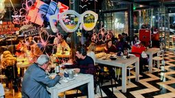 Es oficial: bares y restaurantes vuelven el viernes y estas son las condiciones Es oficial: bares y restaurantes vuelven el viernes y estas son las condiciones