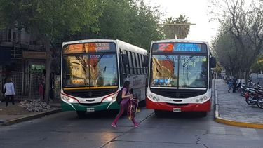 A último momento, frenaron el paro de colectivos en San Juan y circulan con normalidad