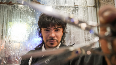 Quién es el peluquero que peinó pelucas de Moria Casán, trabaja a domicilio y es el autor de la búsqueda del tesoro X cambio de look