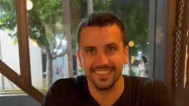 El tiktoker que analizó el CI de los sanjuaninos, feliz tras la lluvia y un dardo a sus competidores: Se les moja el cemento y pierden dinero