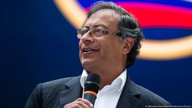 El líder de izquierda Gustavo Petro es el nuevo presidente de Colombia
