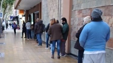 Colas eternas en los casinos sanjuaninos, en plena pandemia: la mirada de un jugador recuperado