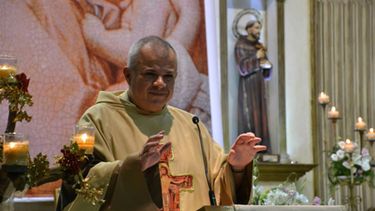 Se va de San Juan el fraile que fue alumno del Papa