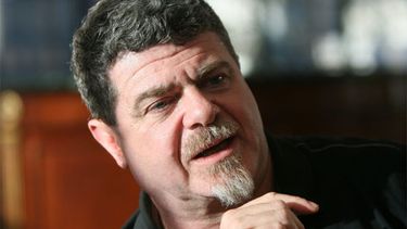 Antes de su presentación, Santaolalla elogió al Auditorio Juan Victoria